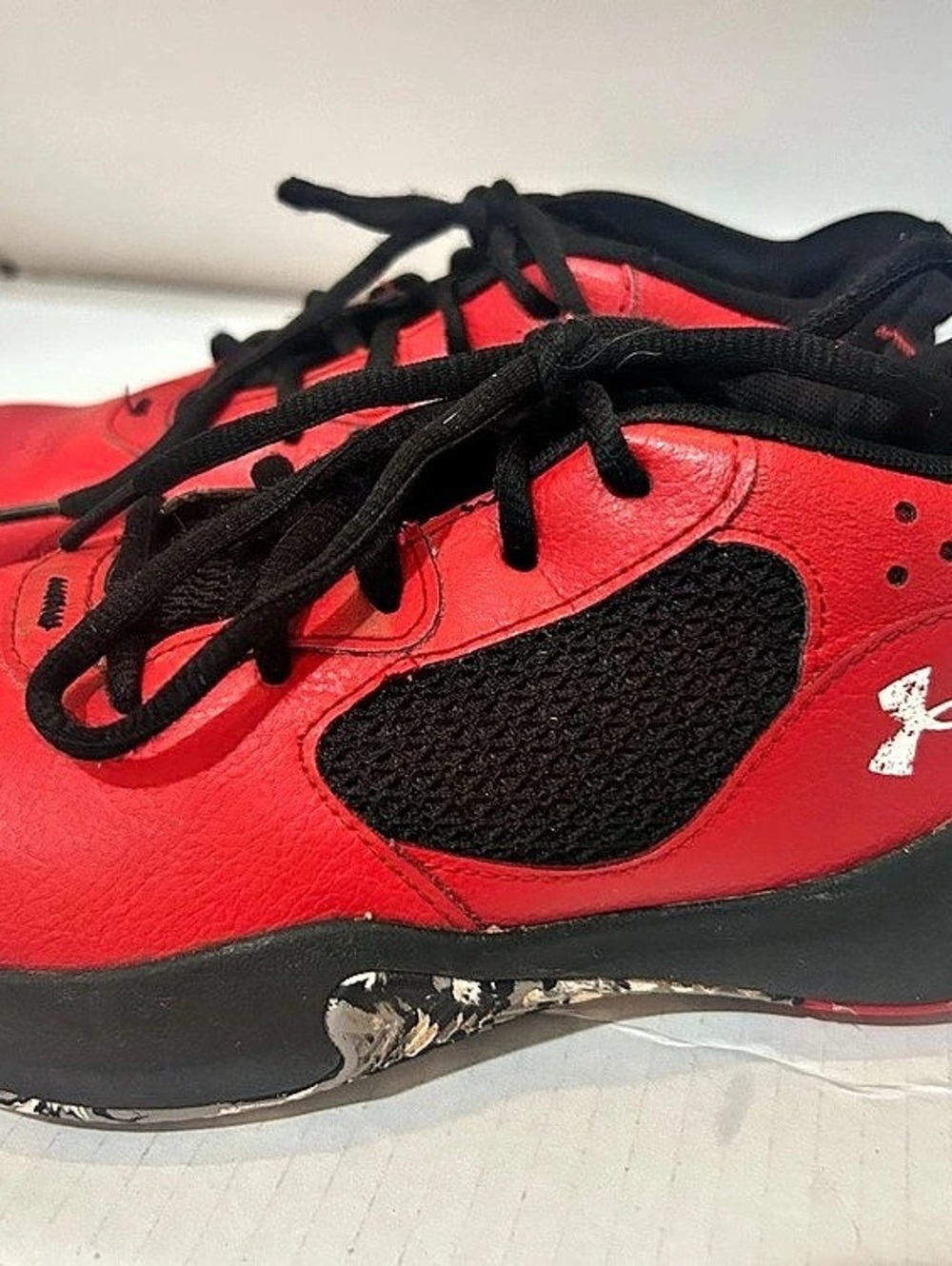 Under ArmourYouth Size 2.5 Lockdown Basketball Shoes